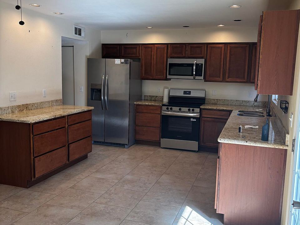 1st image of 3876 N 30TH Street