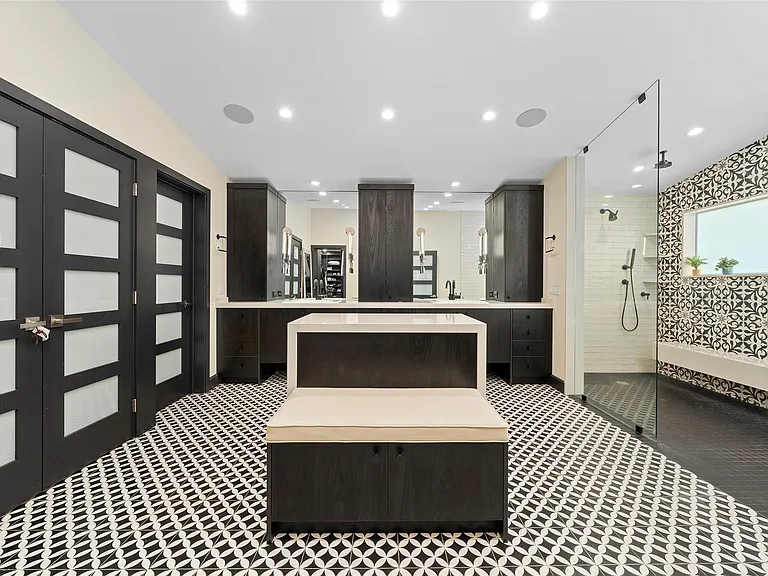 330 Royal Plaza Dr — Photo 15