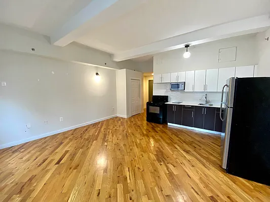 Rented by City Connections Realty | media 3