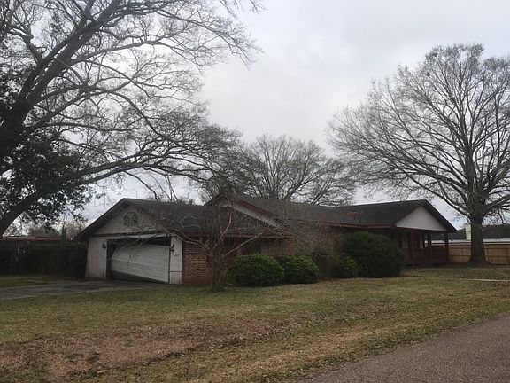 3rd image of 115 Bayberry Ave