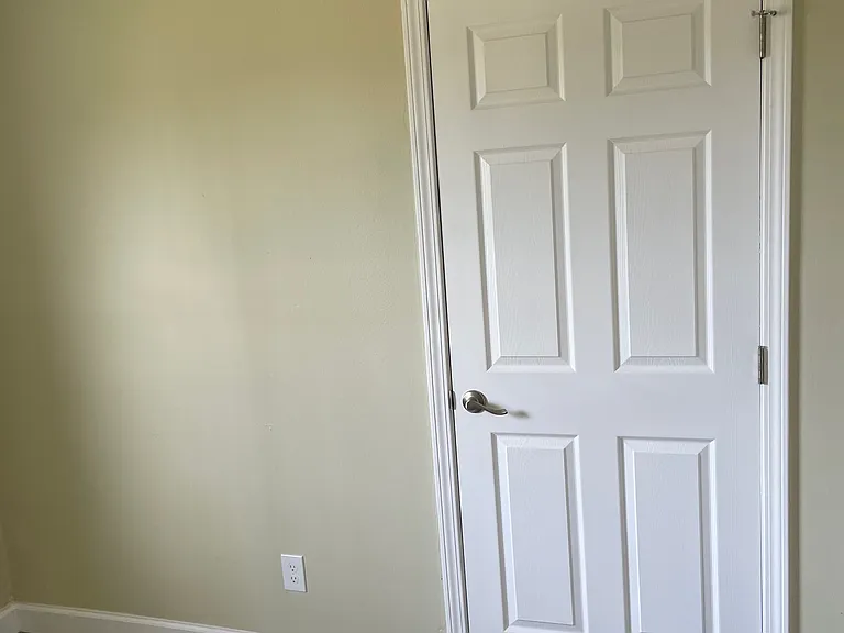 2404 W Maud St #3 — Photo 3