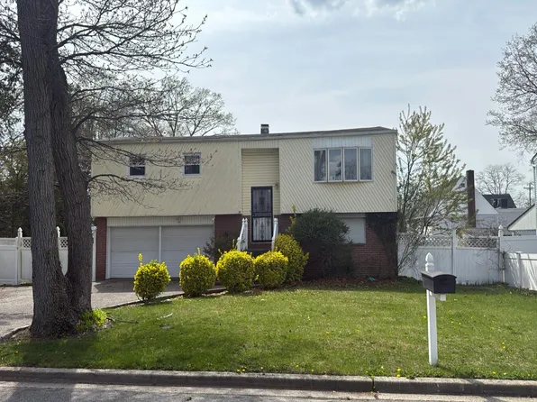 109 Margaretta Ave, Massapequa, NY 11758