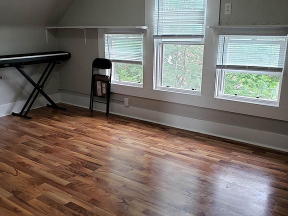 2nd image of 2436 Vine St APT 3