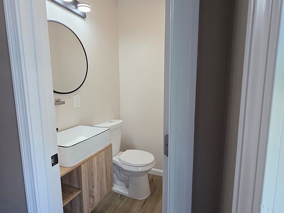 3rd image of 429-431 Burnside Ave