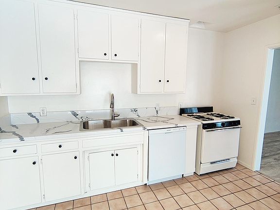 3rd image of 11042 Aqua Vista St #9
