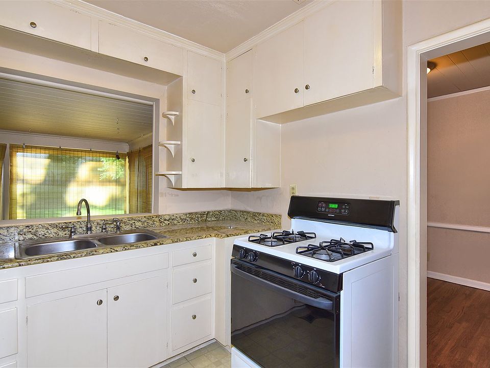 Granite coutertop.