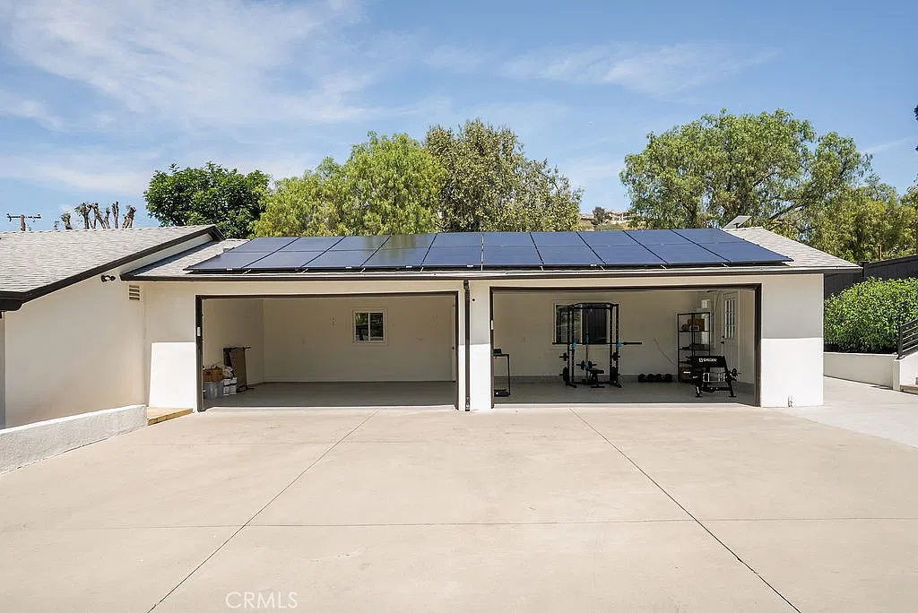 4 bed, 2.5 bath, 1972 sqft, $9,750 — Photo 4