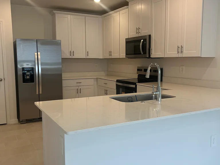 186 Parkhaven Dr — Photo 2