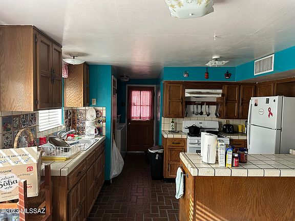 3rd image of 855 W Calle Retama