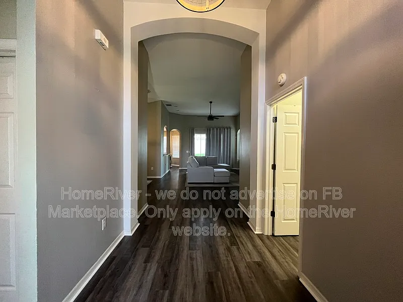 3 bed, 2.0 bath, 1737 sqft, $2,400 — Photo 2