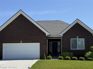 53188 Woodland Mdws, Chesterfield, MI 48047