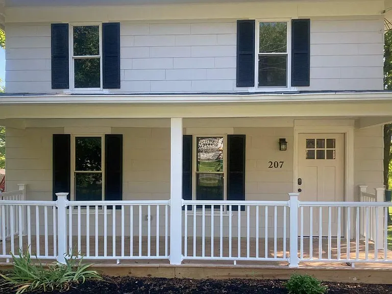 207 N Main St — Photo 3