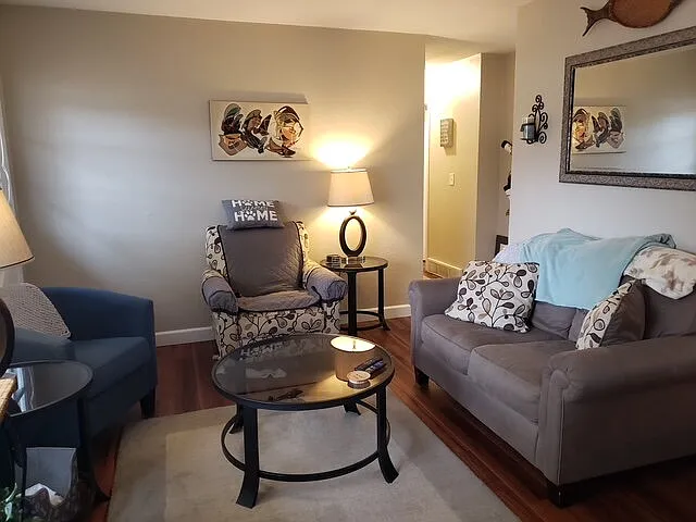 3334 Oakland St — Photo 4
