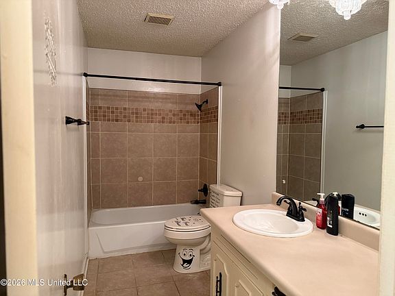 3rd image of 1322 Canterbury Ln