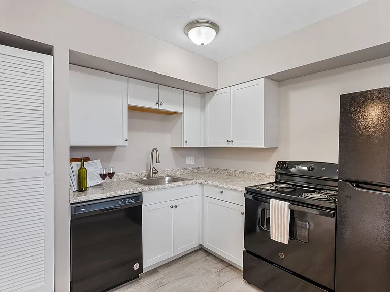 Village Square Townhomes — Photo 15