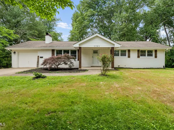1303 Peterson Pl, Johnson City, TN 37601