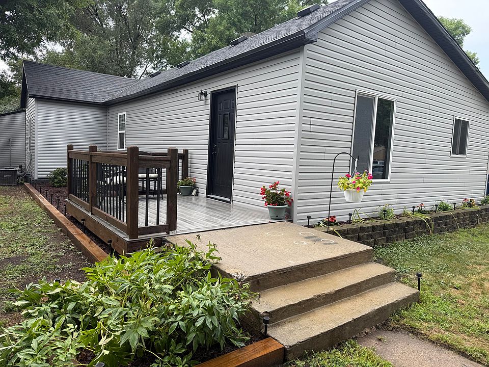 1st image of 707 W 6th Ave