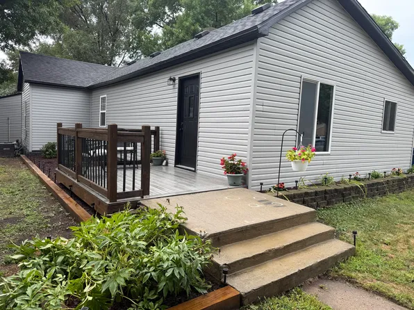 707 W 6th Ave, Mitchell, SD 57301