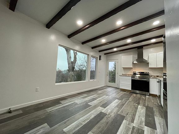 2nd image of 1725 Riviera Dr