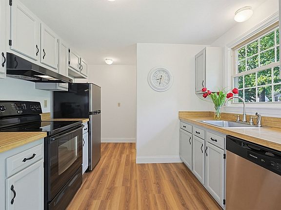 4th image of 276 Central St Unit 276