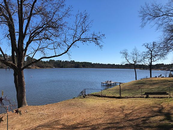 3rd image of 1622 W Lake Dr