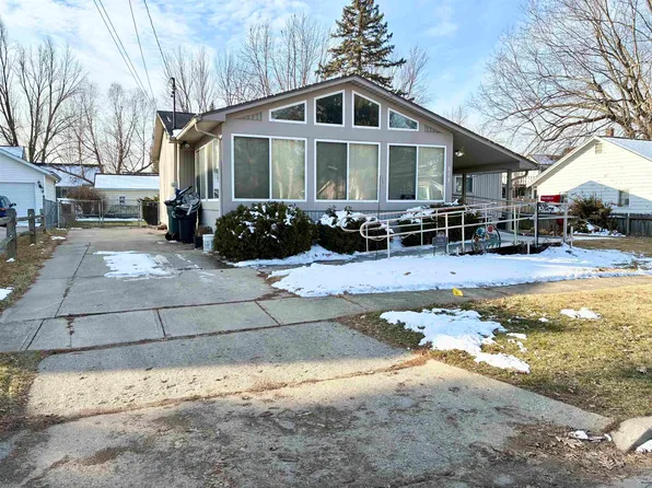 616 Queen St, Owosso, MI 48867