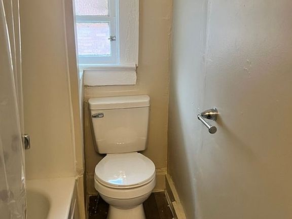 4th image of 1201 Columbia Ave #1
