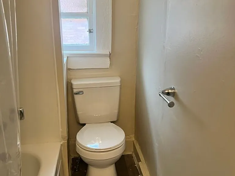 1201 Columbia Ave — Photo 4