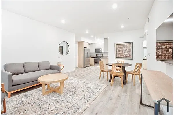 Building Photo - 14748 Victory Blvd #202