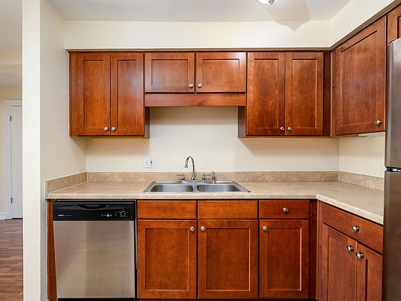 4th image of 655 Riverside Dr APT 606A