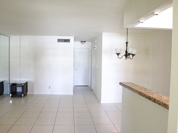5th image of 2541 NE 11th St APT 107