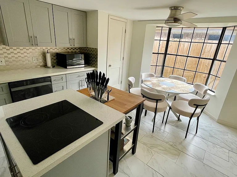 Echo Canyon Dr — Photo 9