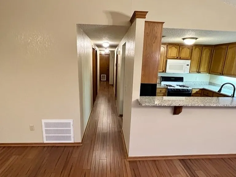 2109 Parkview Dr — Photo 10