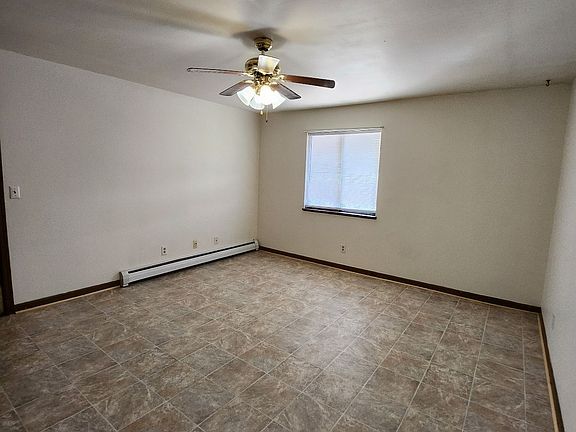 4th image of 1134 Country Ln #4LEASEONLY