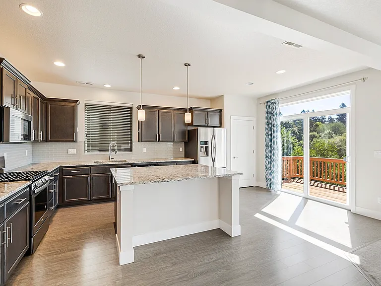 Kitchen with breakfast nook