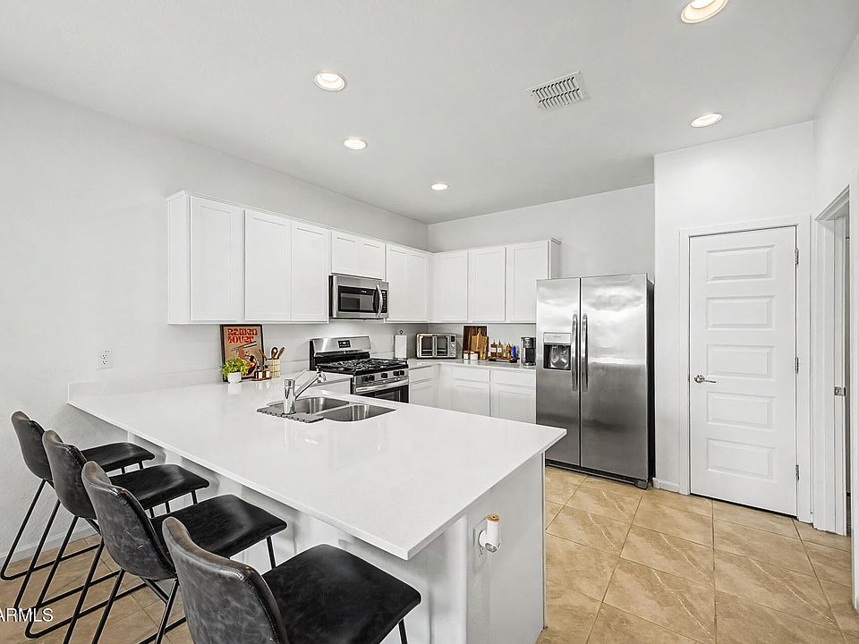 1st image of 15587 W KENDALL Street