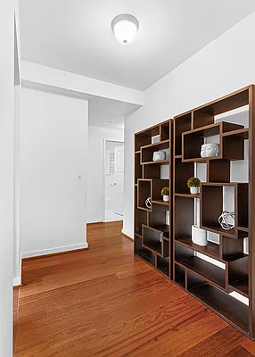 Sold by SR8 REALTY LLC | media 8