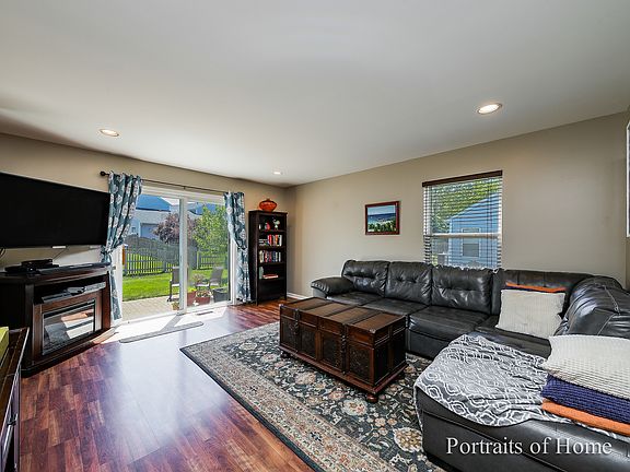 2nd image of 710 Wedgewood Cir