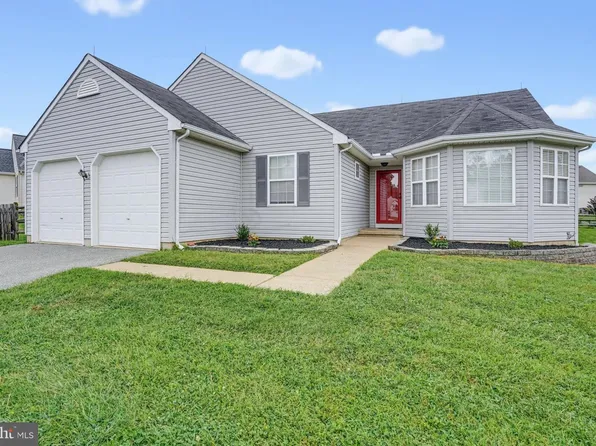 122 W Flagstone Dr, Newark, DE 19702