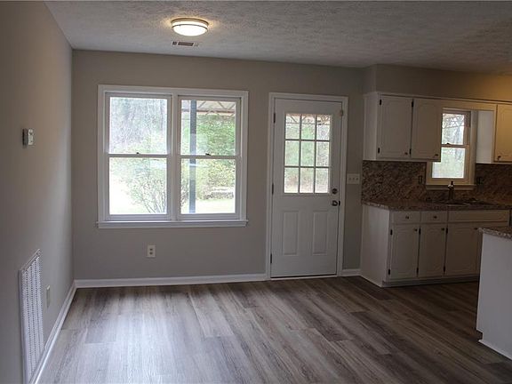 3rd image of 30 Lee Road 978
