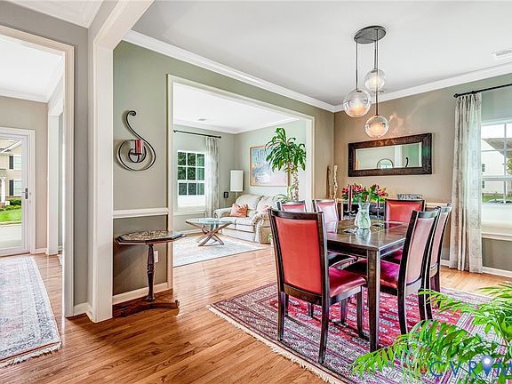 3rd image of 9511 Thornecrest Dr