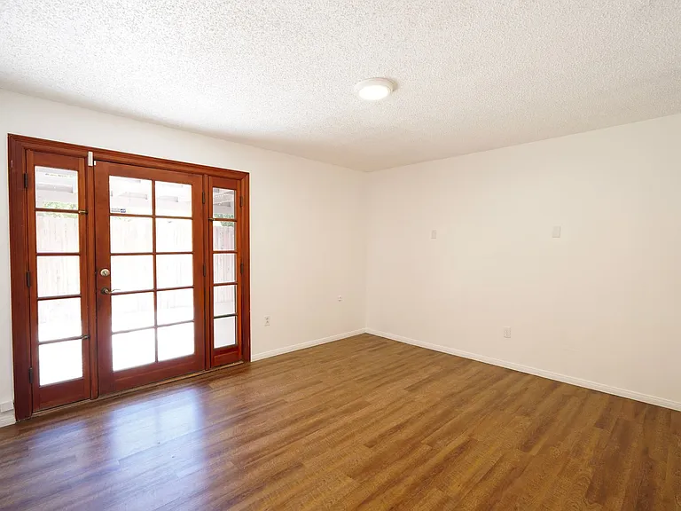 220 Lilac Ct — Photo 16