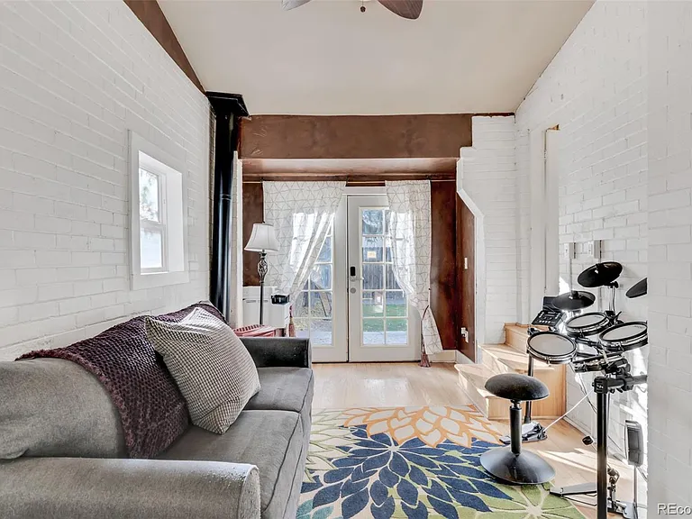 517 Josephine St — Photo 17