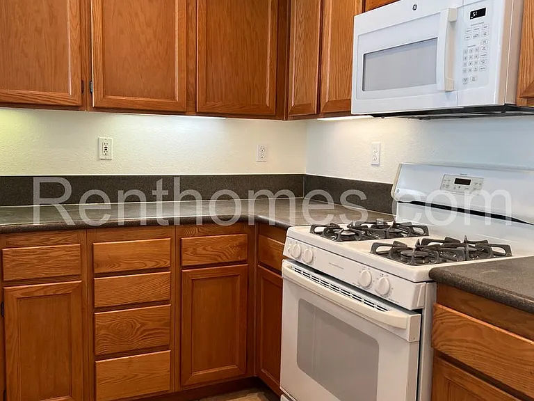 10326-28 Scripps Poway Pkwy — Photo 6