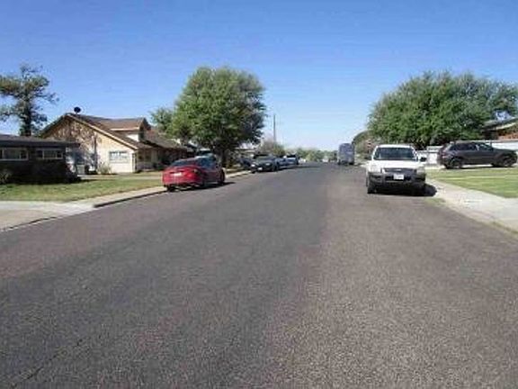 Exterior Neighborhood (street photo)