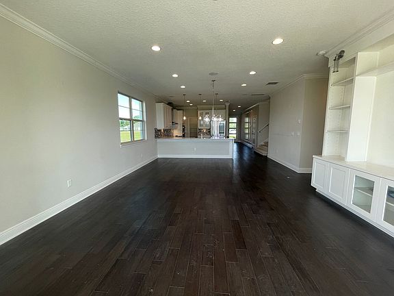 4th image of 6685 Knollwood St