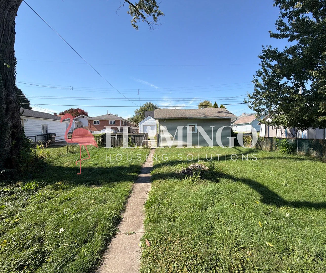 2 Bed in Belmont Neighborhood Dayton, OH — Photo 4