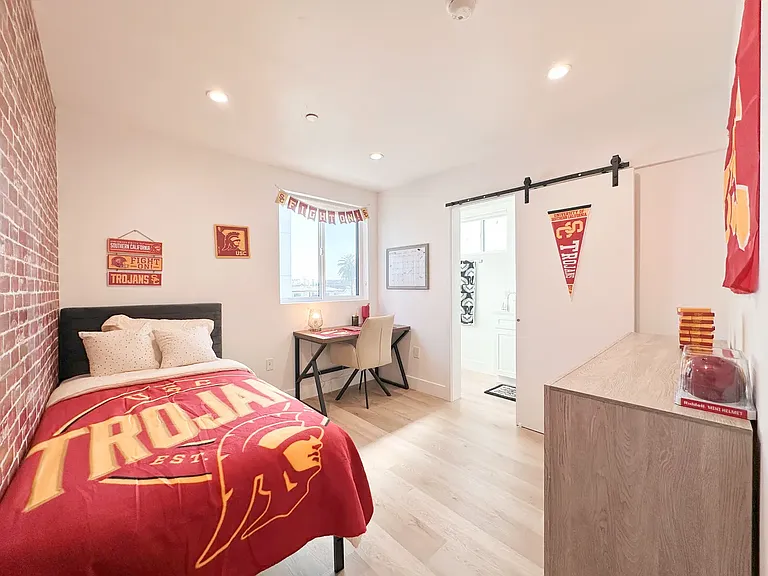 35 1340 1/2 Pl W — Photo 12