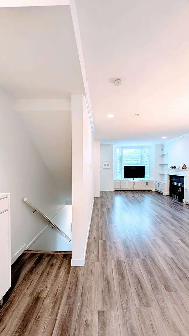 492 W 45th Ave photo 1