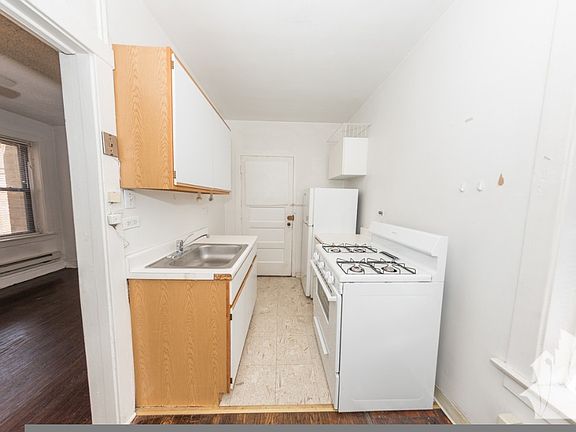 3rd image of 2239.5 N Bissell St #2